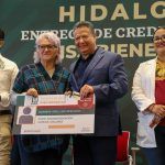 Arrancó la entrega de credenciales a personas afiliadas al Sistema IMSS-Bienestar