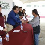 Entregan apoyos a trabajadores colocados en Canadá y Alemania