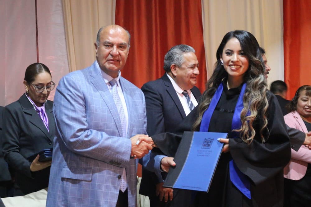 Titular del IHE encabeza graduación de la Escuela Normal Sierra Hidalguense