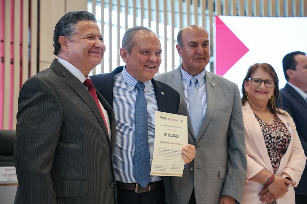 Egresa primera generación de la Academia para la Transformación