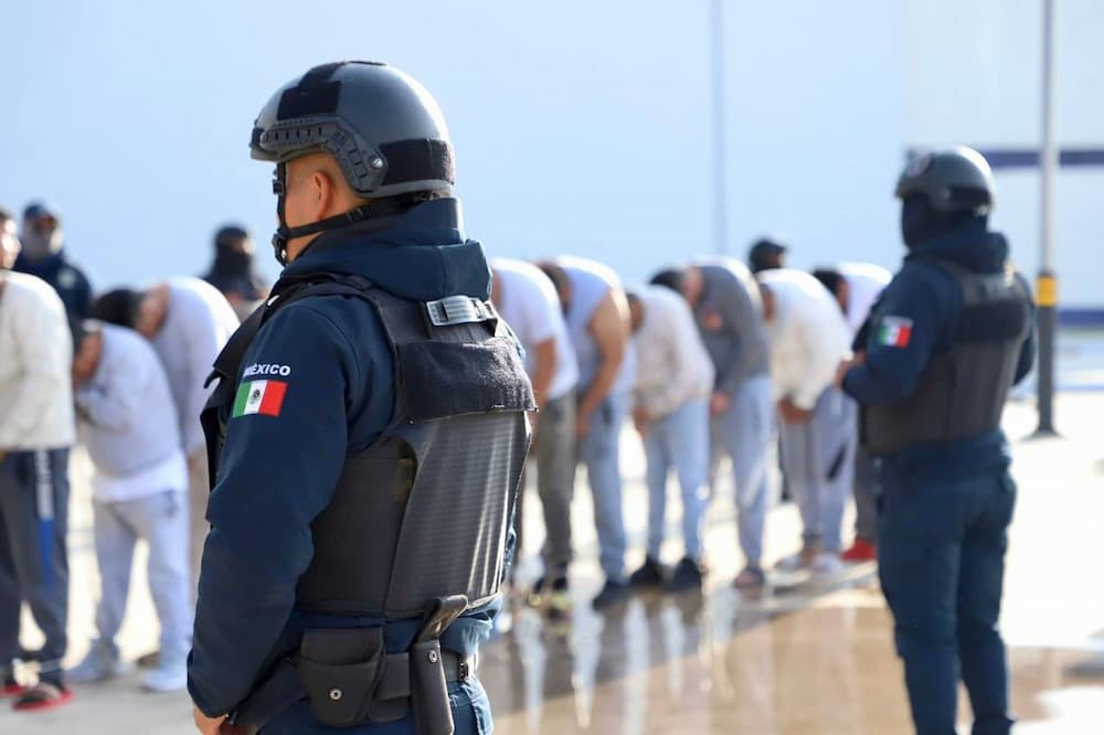 Traslada SSPH a 69 personas a penales federales