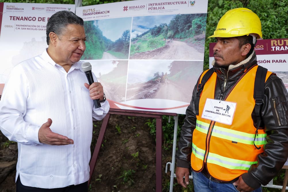 Vigilan construcción de carreteras en Tenango de Doria