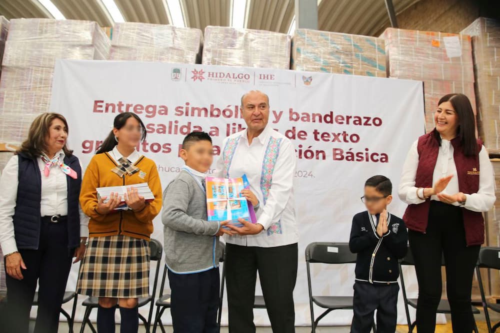 Dan banderazo de salida para la entrega de libros de texto gratuitos en Hidalgo