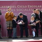 Entregan libros, útiles, uniformes y calzado a alumnos en Hidalgo
