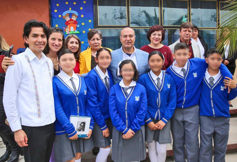 Benefician a estudiantes de telesecundarias con equipos de cómputo