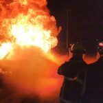 Bomberos sofocan incendio de vehículo que llevaba hidrocarburo, en Epazoyucan