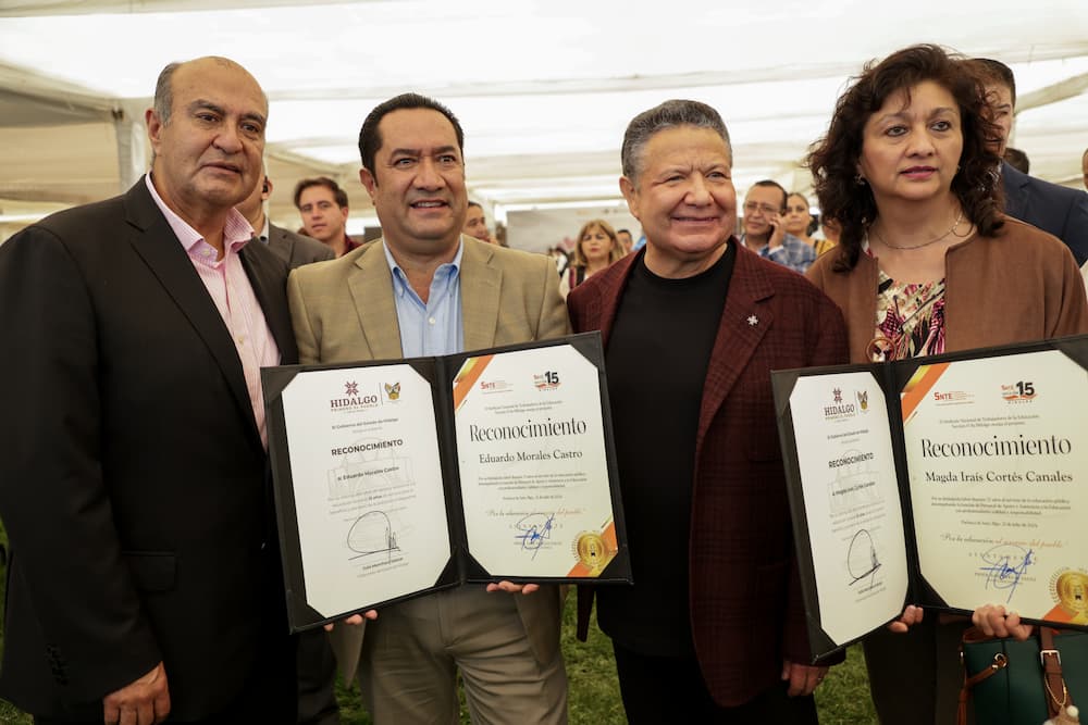 Reconoce gobierno estatal a personal de apoyo y asistencia a la educación por años de servicio
