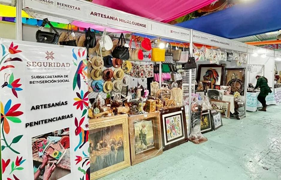 Colocan stand de artesanías penitenciarias en la Feria de Pachuca