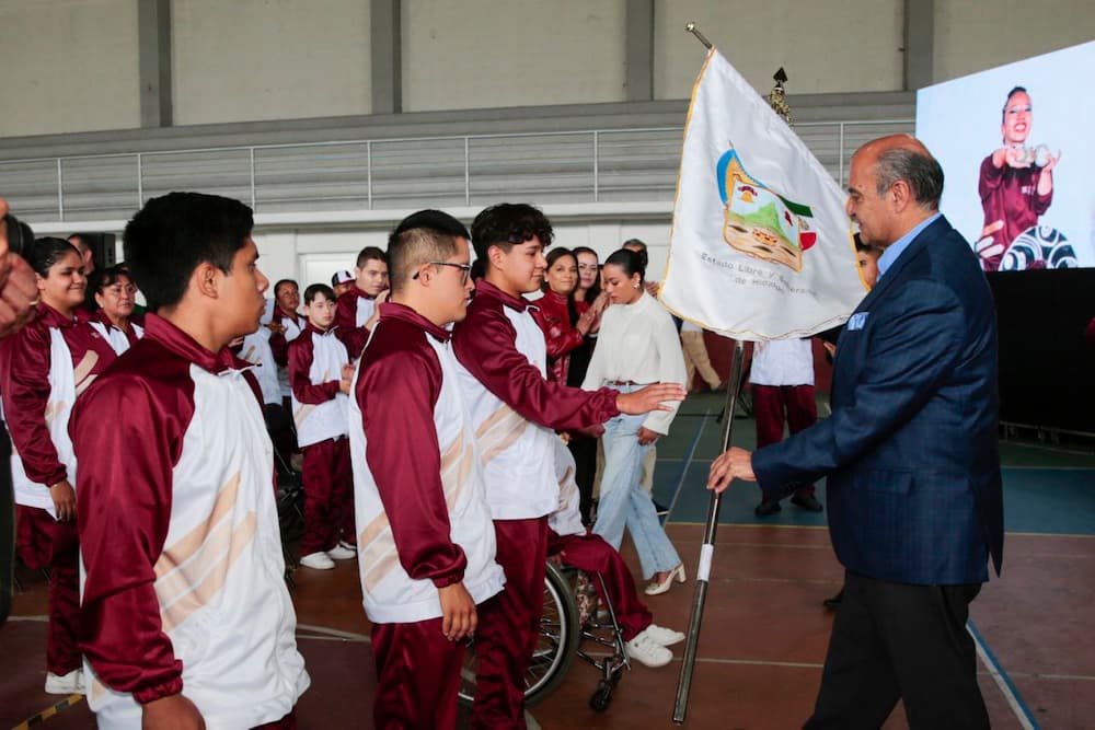 Titular de SEPH realizó abanderamiento de la delegación hidalguense rumbo a Paranacionales CONADE 2024
