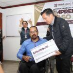 Beneficiarios reciben apoyos económicos del programa “Emprendiendo Paso a Paso”