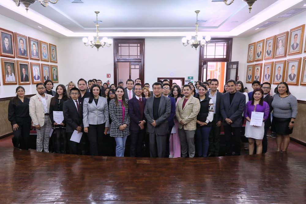 Toman protesta integrantes del Consejo Consultivo de la Juventud en Pachuca