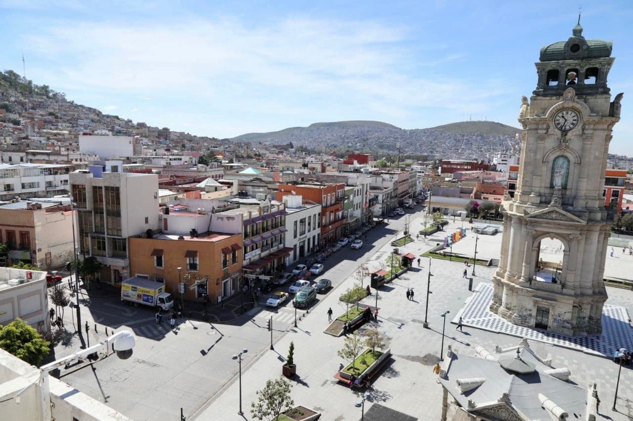 Jorge Reyes libera de comerciantes ambulantes el Reloj Monumental