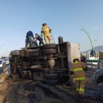 Vuelca camioneta de valores sobre el bulevar Colosio