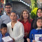 Entregan tabletas electrónicas a estudiantes de nivel básico