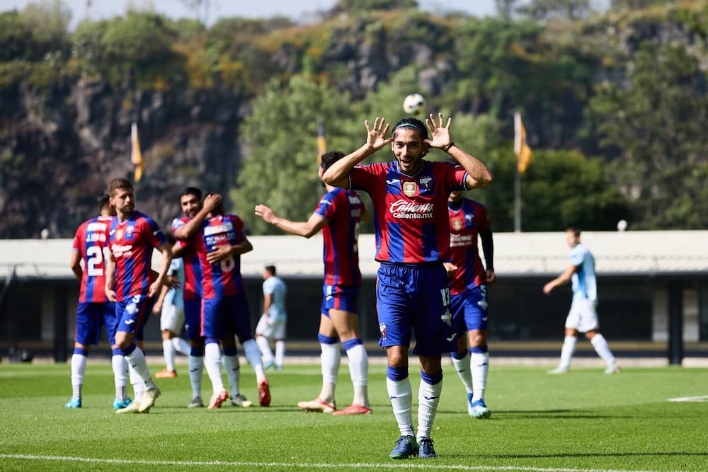Atlante jugará como local liguilla en estadio HidalgoAtlante tendrá como su casa para la liguilla de la Liga de Expansión MX al estadio Hidalgo. Luego de que el estadio Ciudad de los Deportes, en la Ciudad de México, fuera clausurado el sábado pasado, los Potros de Hierro tomaron la decisión de disputar el duelo de vuelta de los cuartos de final del Apertura 2024 ante los Dorados de Sinaloa en la casa de los Tuzos. El cuadro azulgrana informó que el encuentro se disputará a las 12:00 horas, y que serán abiertas dos secciones del estadio, la Norte y la Poniente, con un costo del boleto de entrada de 100 pesos y 150 pesos, respectivamente. Además, los niños menores de 12 años acompañados de un adulto entrarán gratis al encuentro, al que se espera asistencia de los aficionados del Atlante de la Ciudad de México para apoyarlos por un boleto a la final. Los boletos para el Atlante vs Dorados ya están a la venta en línea en el portal https://boletomovil.com/evento/cf-atlante-vs-dorados-2024-11-10 y se notificó que el día del partido habrá venta en las taquillas del estadio. Alfonso Rivera