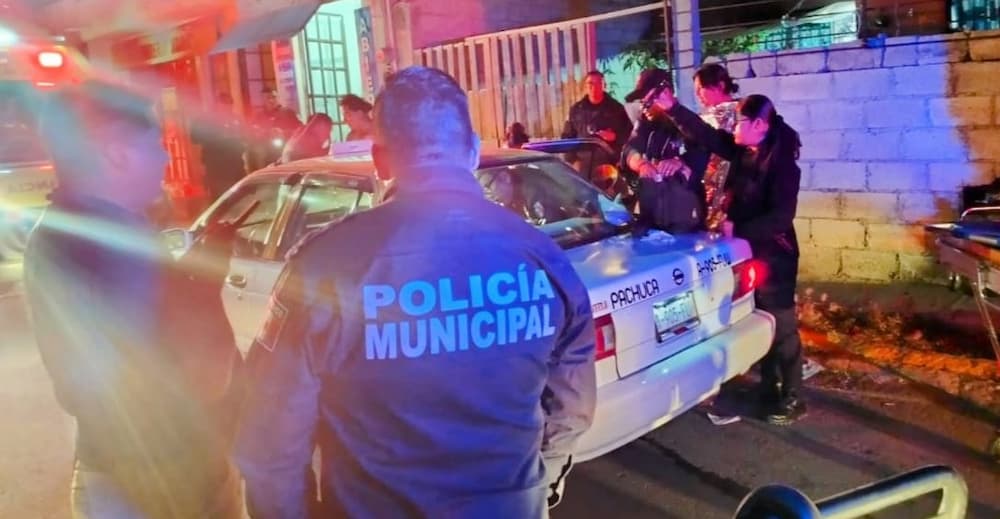 Mujer da a luz en un taxi, en Mineral de la Reforma