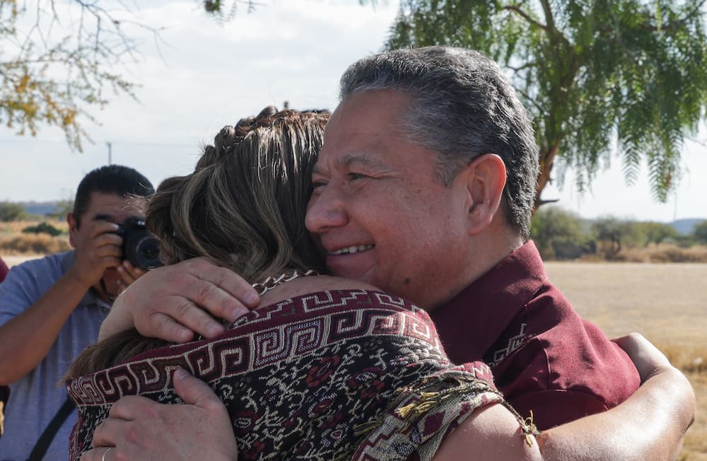 Llama Julio Menchaca a mantener contacto con la gente y alejarse de las “grillas”