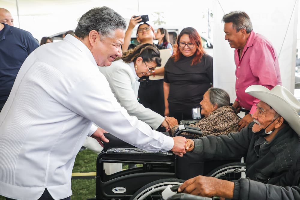 Julio Menchaca refrenda su compromiso con San Agustín Tlaxiaca