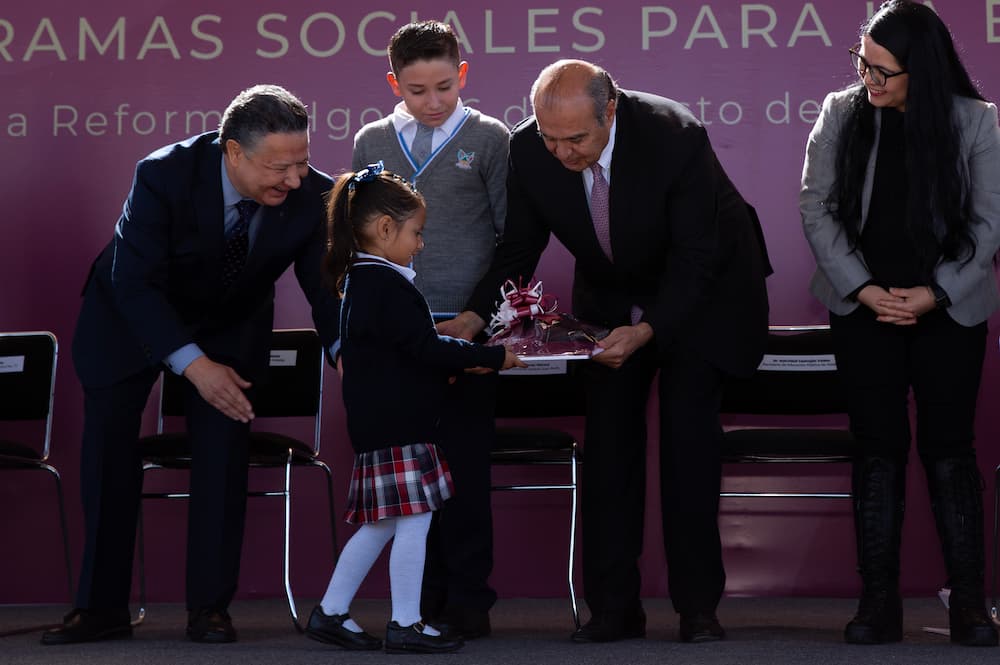 Julio Menchaca fortalece la educación básica en el estado