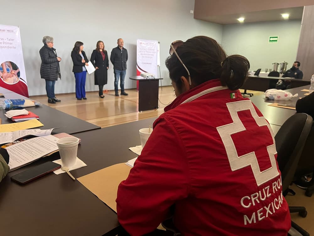 Capacitan a personal de Educación Básica en tema de respondientes en casos de emergencia