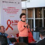Imparten conferencia sobre prevención de la violencia y trata de personas a personal educativo