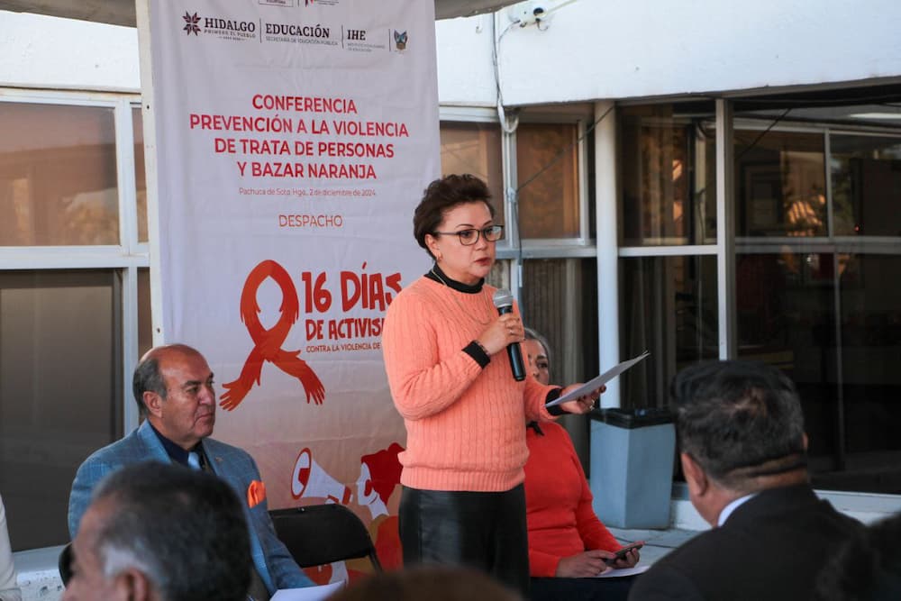 Imparten conferencia sobre prevención de la violencia y trata de personas a personal educativo