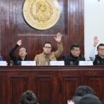 Dan certeza jurídica a más de 400 familias en la Capital de la Transformación