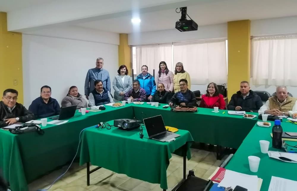 Fortalecen la formación y la actualización de las figuras docentes