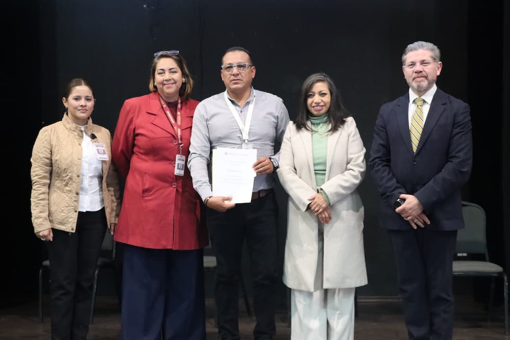 Entrega Semot constancias a operadoras de transporte público 