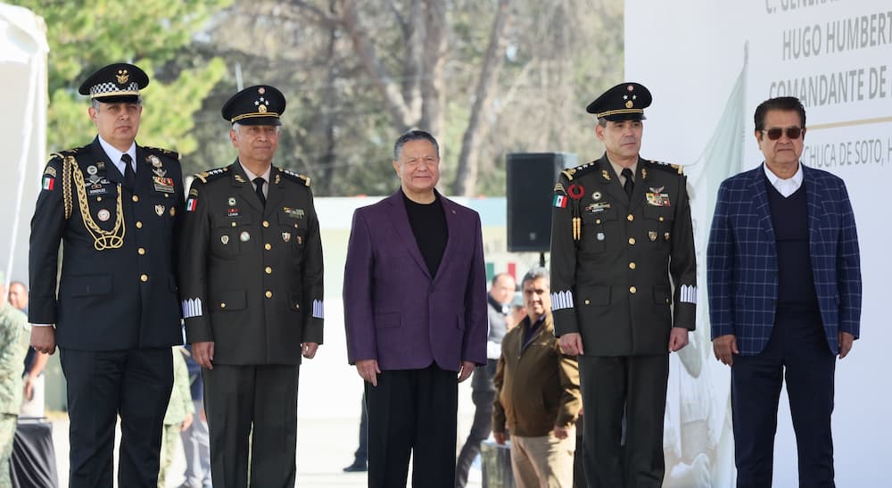 Julio Menchaca recibe al nuevo comandante de la 18/a. Zona Militar