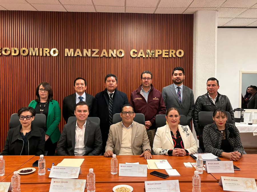 Firman convenio para llevar plantas purificadoras solares de agua potable a escuelas