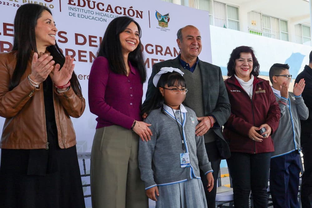 Estudiantes de Tizayuca reciben lentes y laboratorio de diseño