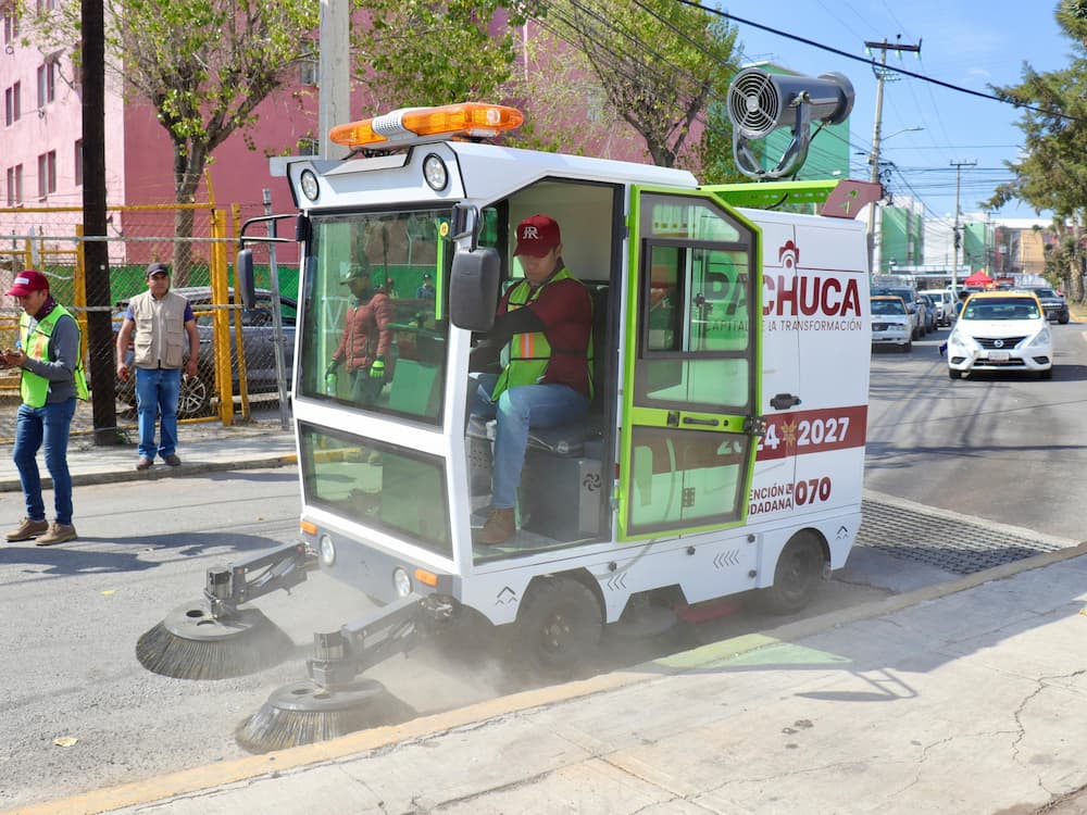 Barredoras eléctricas refuerzan faenas por la transformación en Pachuca