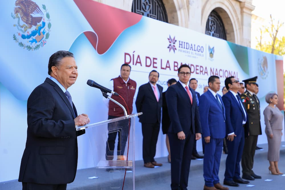 Conmemora Julio Menchaca Día de la Bandera
