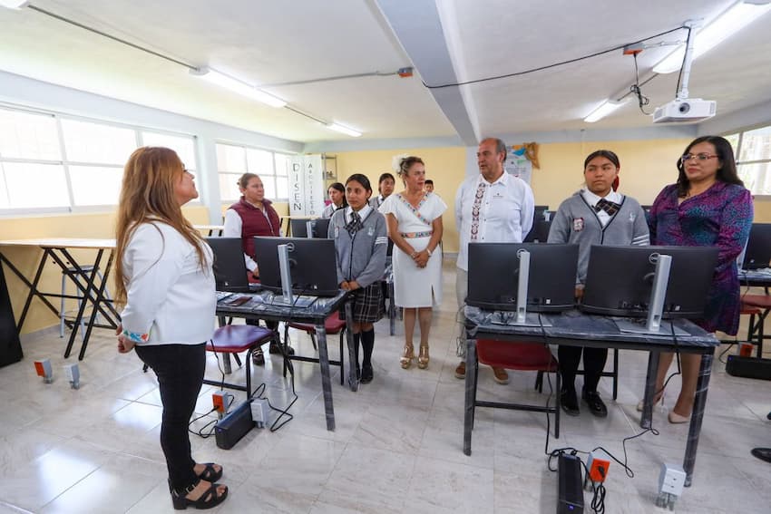 Comunidad educativa recibe 4.8 millones de pesos para equipamiento en talleres