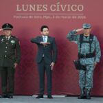 Alejandro Velázquez encabeza lunes cívico en Plaza Juárez