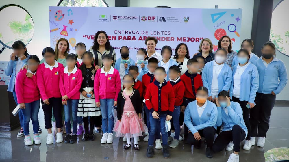 Entregan lentes a beneficiarios de Centros Asistenciales