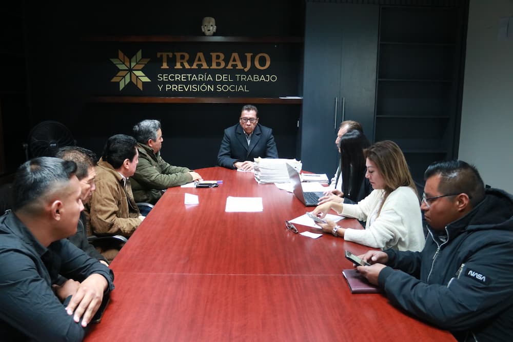 Atiende Secretaría del Trabajo a extrabajadores de Huehuetla