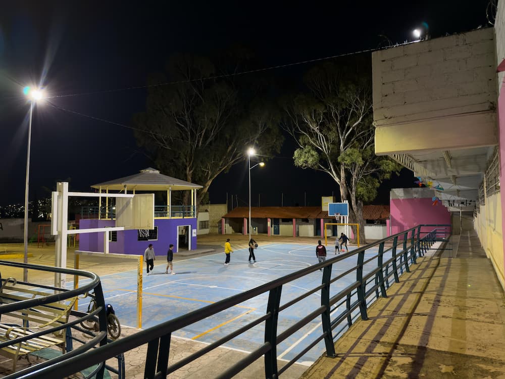 Iluminan espacios de esparcimiento en San Bartolo y Parque de Poblamiento
