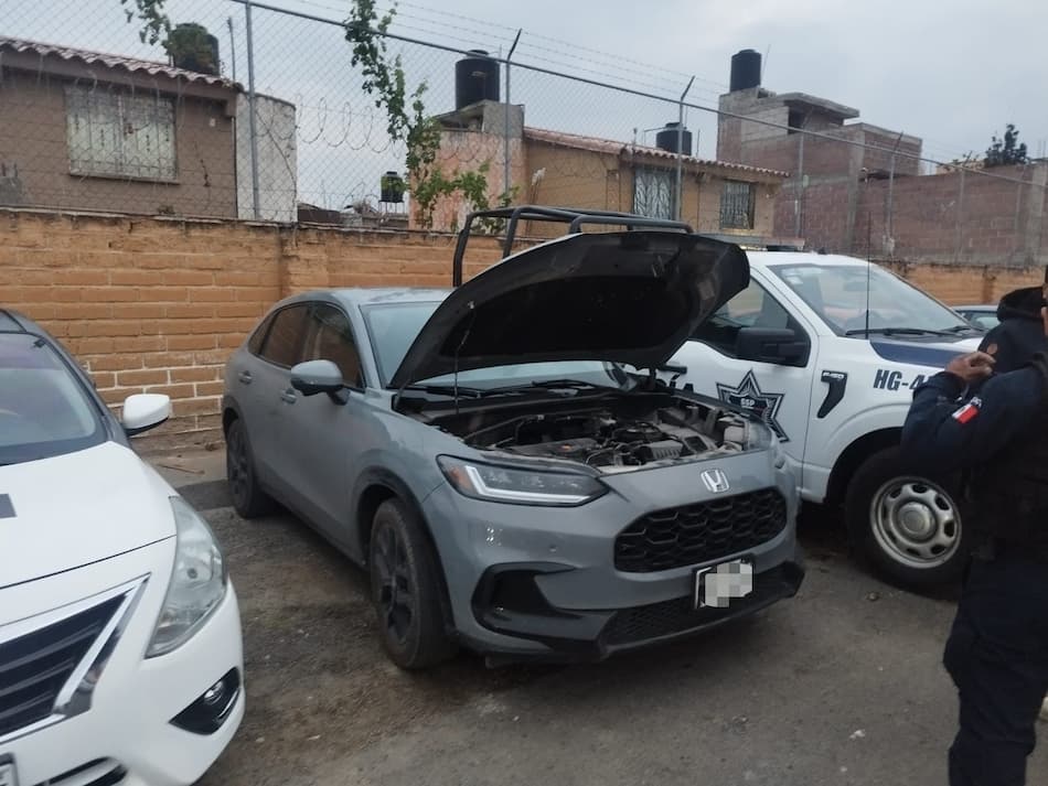 Recuperan 38 vehículos con reporte en tianguis de Hidalgo