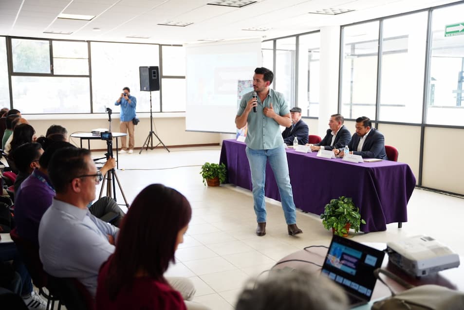 Promueven becas hidalguenses para estudiar en México y el extranjero