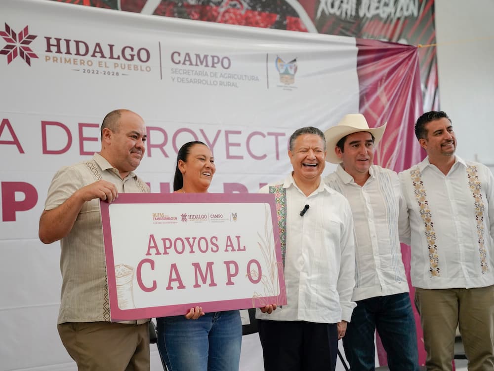 Julio Menchaca supervisó entrega de apoyos en Xochicoatlán