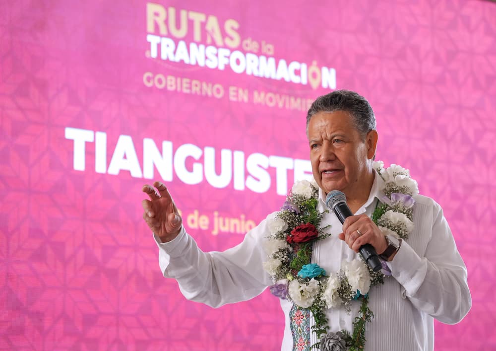 Menchaca refuerza inversión en Tianguistengo con más de 73 millones de pesos