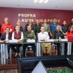 Entregan órdenes de adscripción a personal del IHE con más de 20 años de servicio