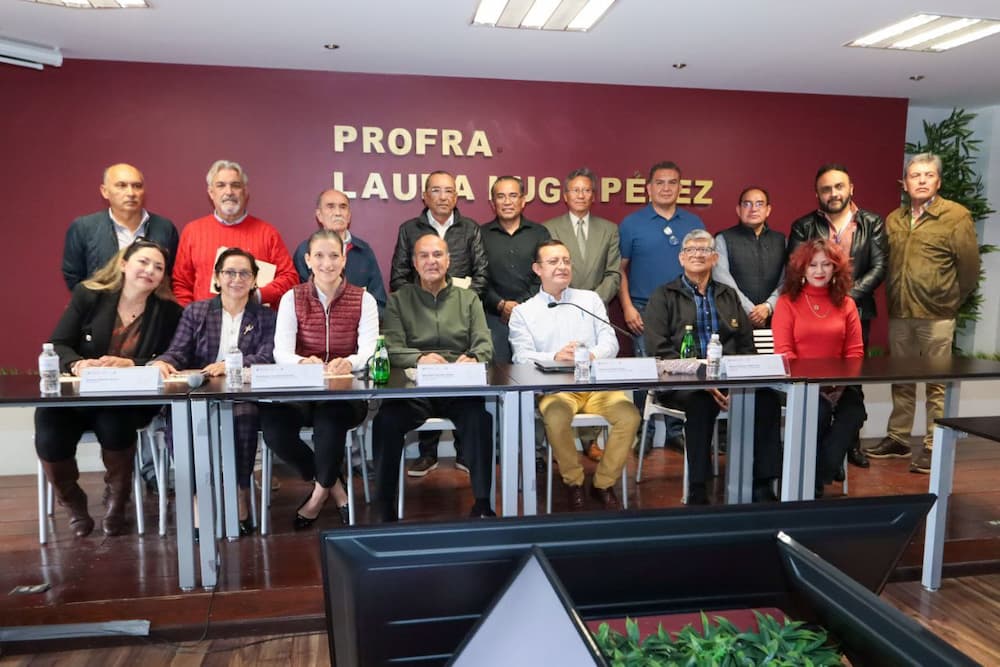 Entregan órdenes de adscripción a personal del IHE con más de 20 años de servicio