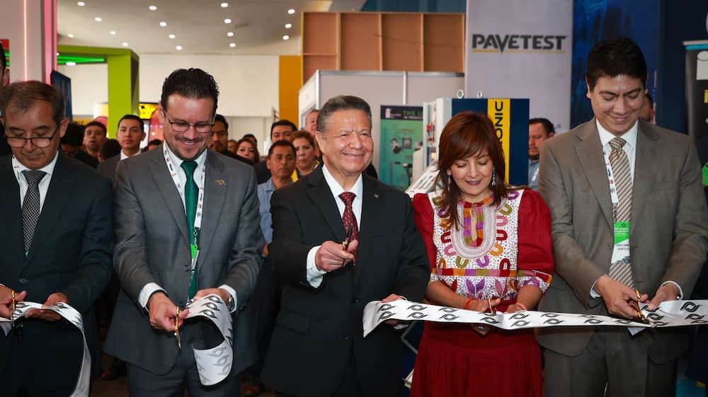Julio Menchaca impulsa alianzas estratégicas en el XIV Seminario de Ingeniería Vial 2025