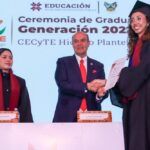 Natividad Castrejón entregó certificados a egresados del CECyTEH, plantel Omitlán e Ixmiquilpan