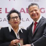 Convoca el gobernador Menchaca a abogados, para que se sumen a la tarea social