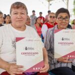 Entrega IHEA 50 certificados de educación básica en Tizayuca