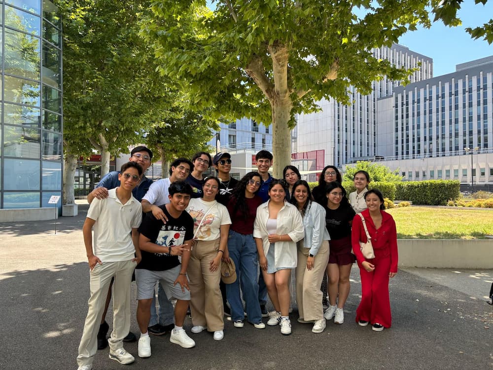 Estudiantes de la UPMH realizan estancia académica en Francia